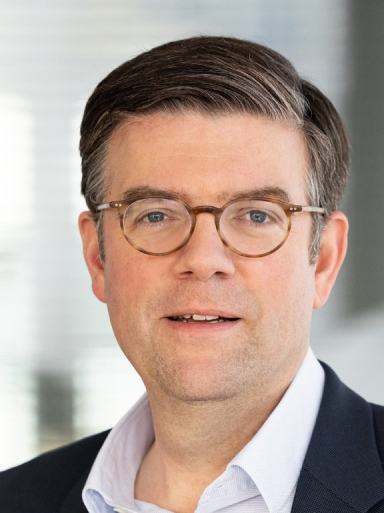 Portrait of DOMINIK BÖLLHOFF