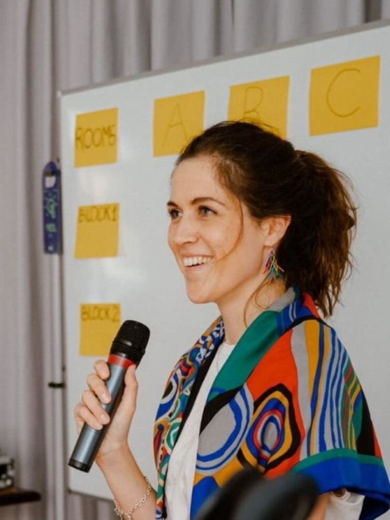 Portrait of Robyn Bennett