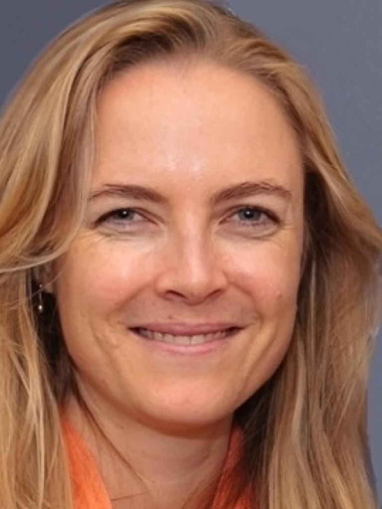 Portrait of Robyn Scott