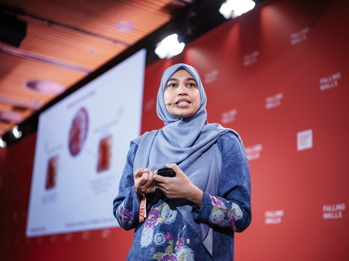 Falling Walls Lab Finalist on Stage