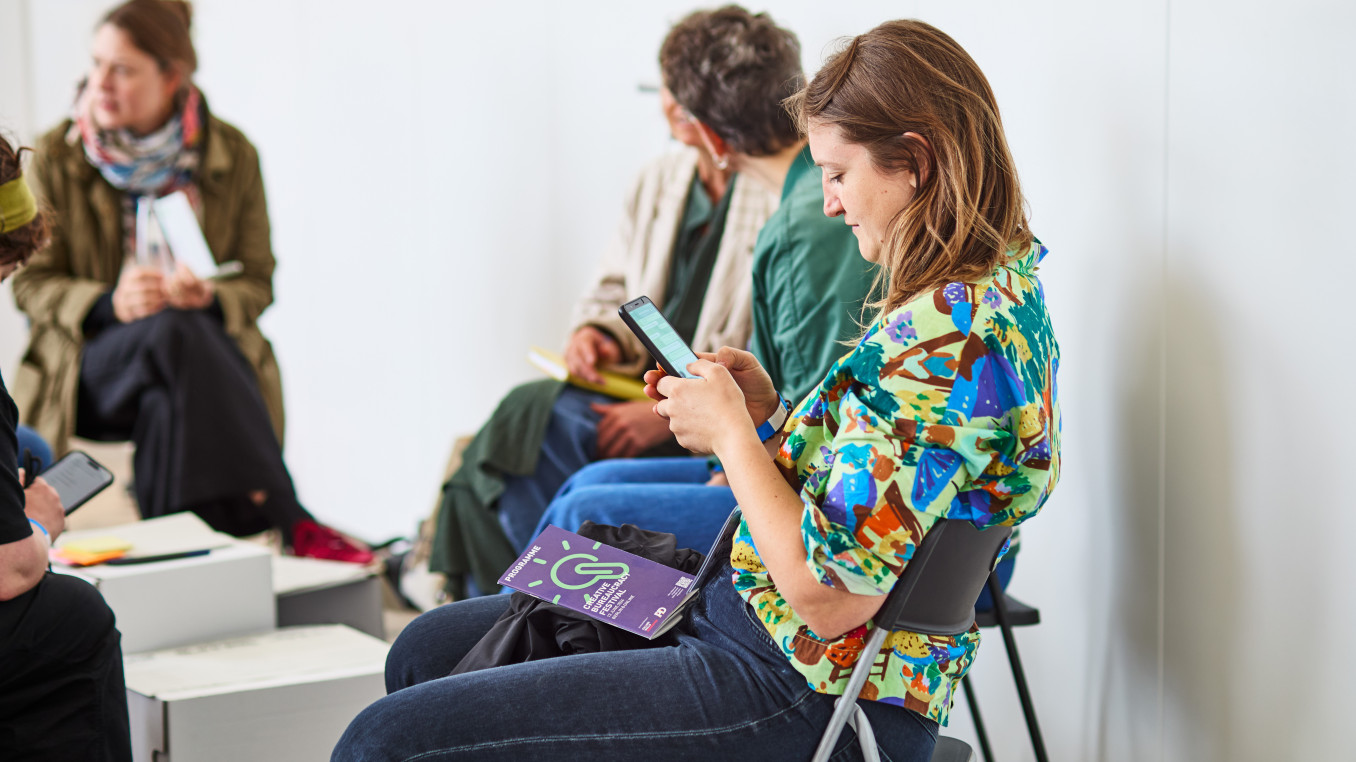 woman on the phone browsing