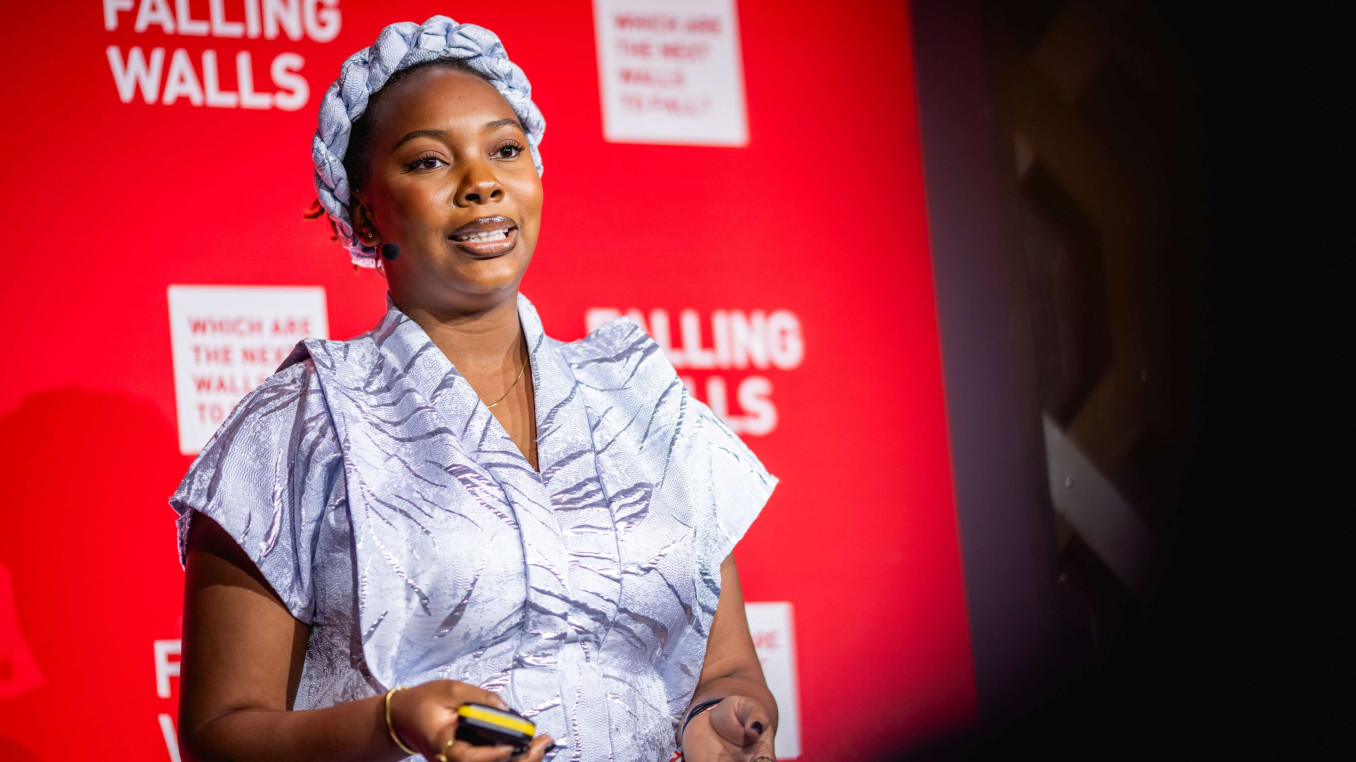 Grace James presenting at the Falling Walls Science Summit
