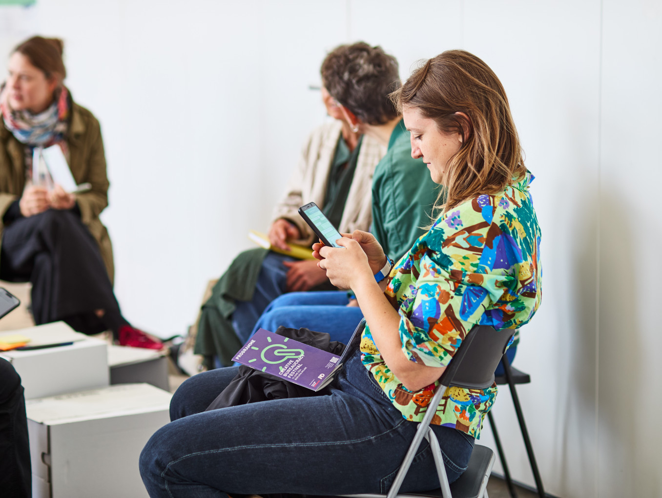 woman on the phone browsing
