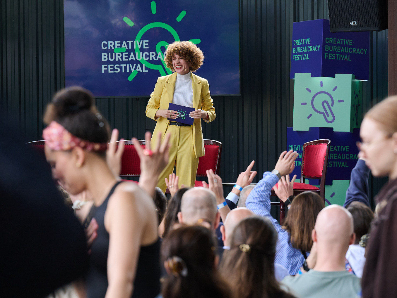 moderator on connection stage