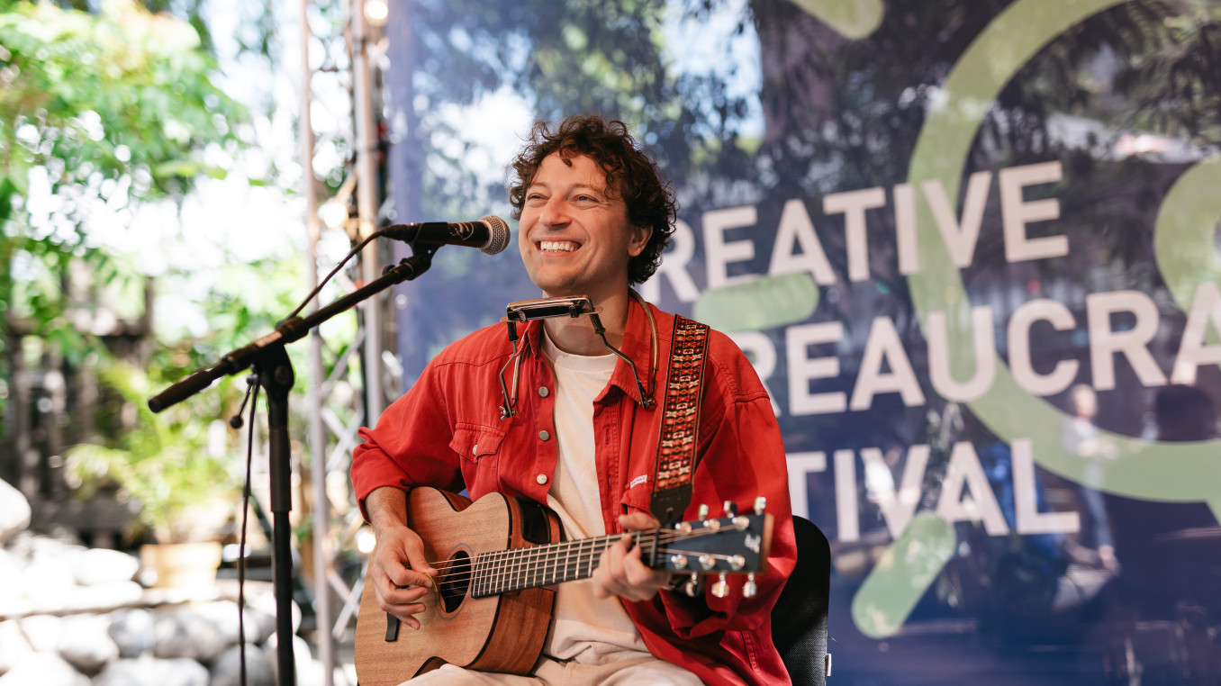 musician at the festival 