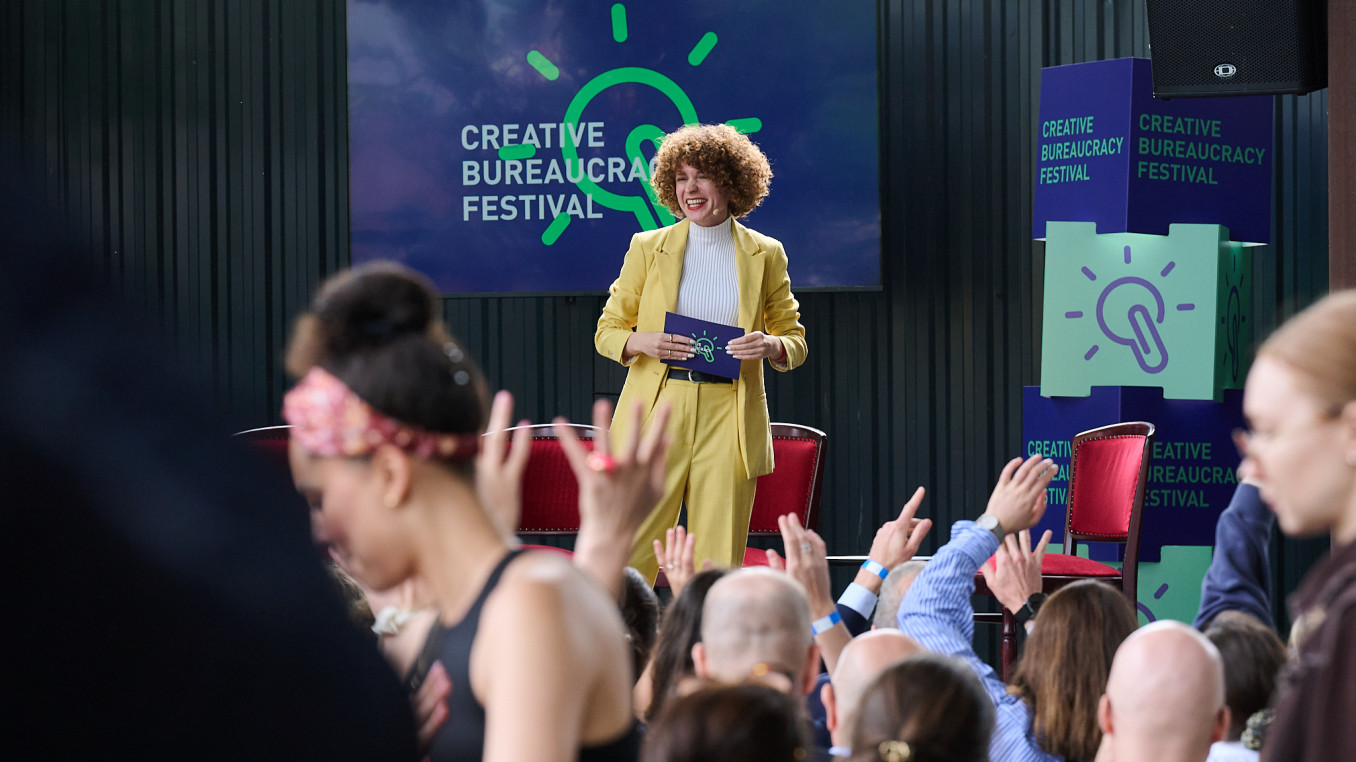 moderator on connection stage